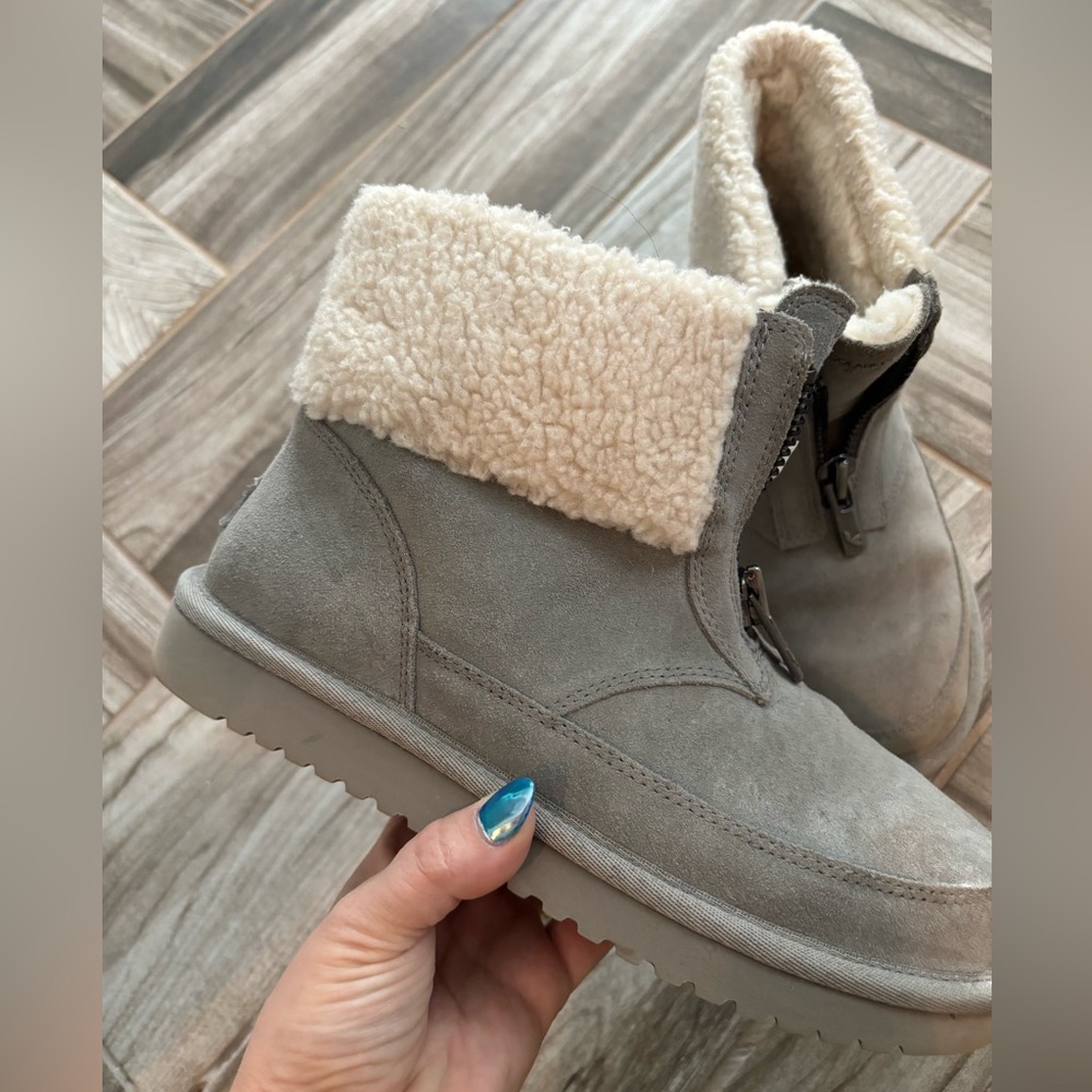 Koolaburra by UGG zip up boots